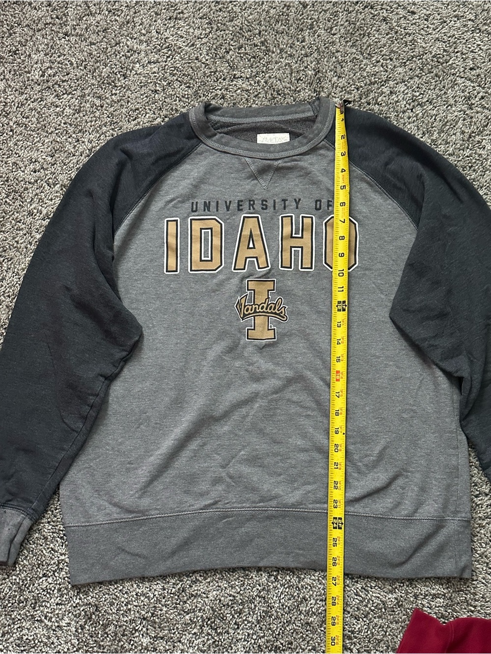 University of Idaho Gray & Black Raglan Crewneck Sweatshirt